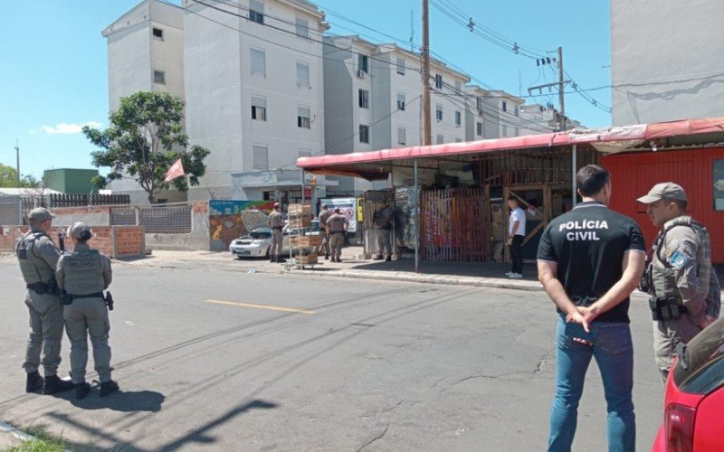 Brigada Militar e Polícia Civil permanecem no Residencial Mathias na tarde desta sexta-feira (27)