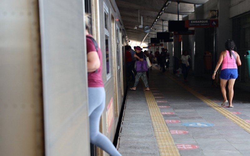 Trens operam ainda com velocidade reduzida por conta de furto de cabos | abc+