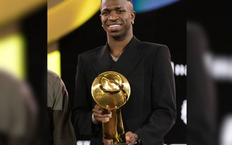 Vinicius Júnior é eleito o melhor jogador do mundo pela Globe Soccer Awards | abc+