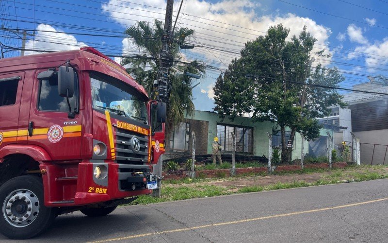 Incêndio destrói casa em Novo Hamburgo nesta sexta-feira (27)