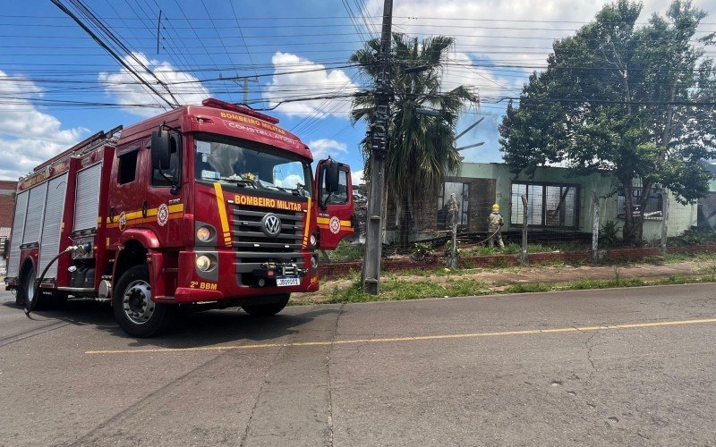 Incêndio destrói casa em Novo Hamburgo nesta sexta-feira (27)