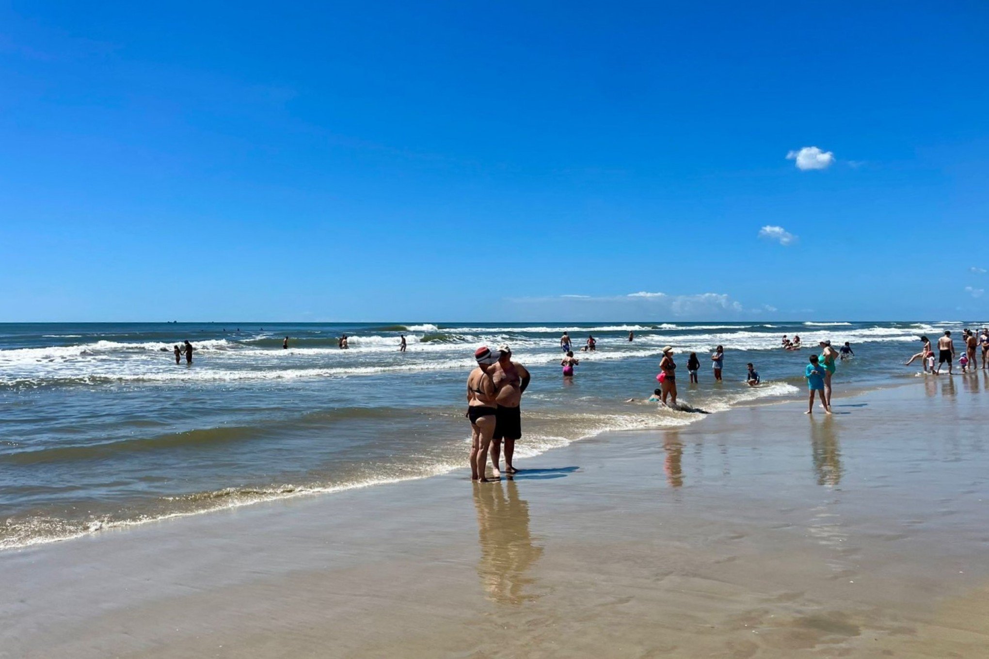 Qualidade das praias gaúchas apresenta melhora com 92% dos pontos próprios para banho; confira