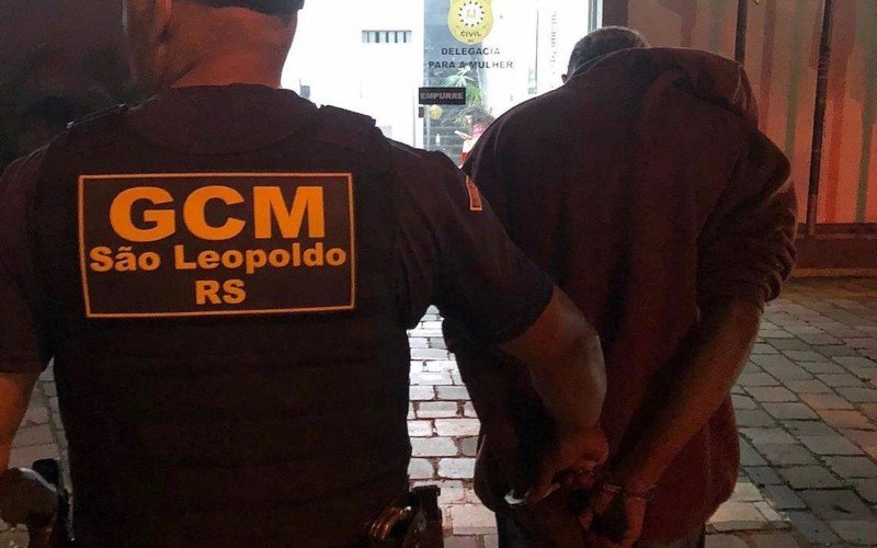 Suspeito ainda tentou escapar de abordagem da Guarda Municipal, mas acabou sendo capturado após perseguição pela BR-116