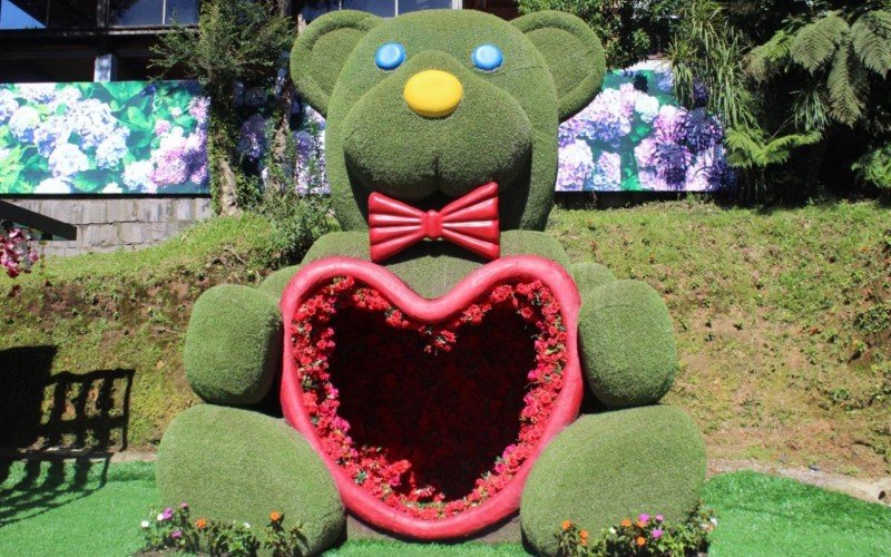 Hortênsias Garden conta com escultura gigante de urso | abc+