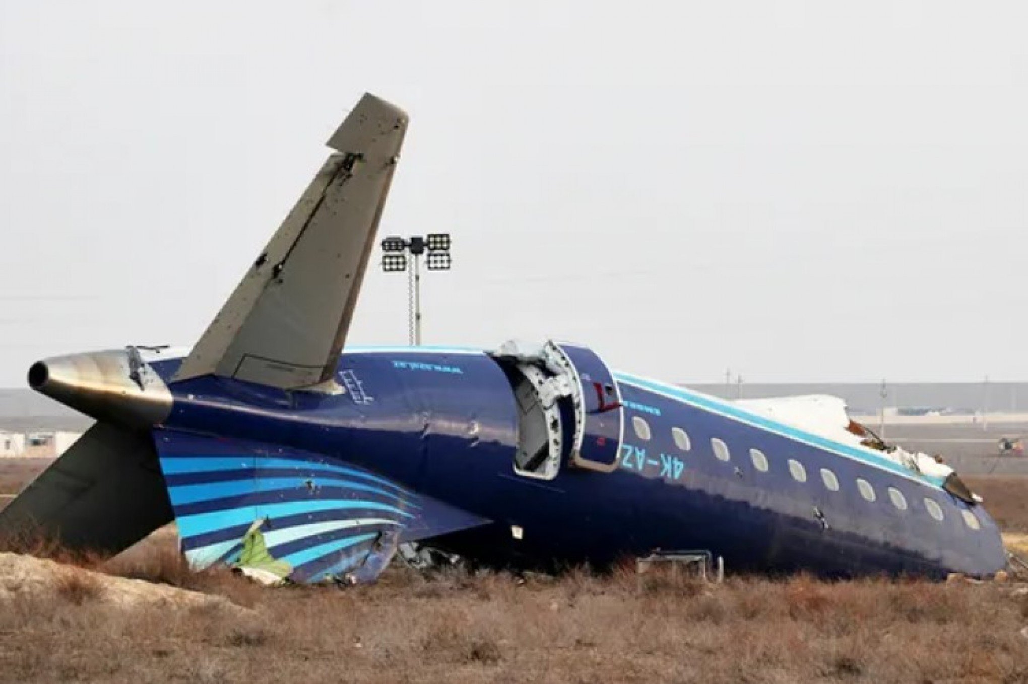 Caixas-pretas do Embraer da Azerbaijan Airlines atingido por mísseis russos serão enviadas ao Brasil