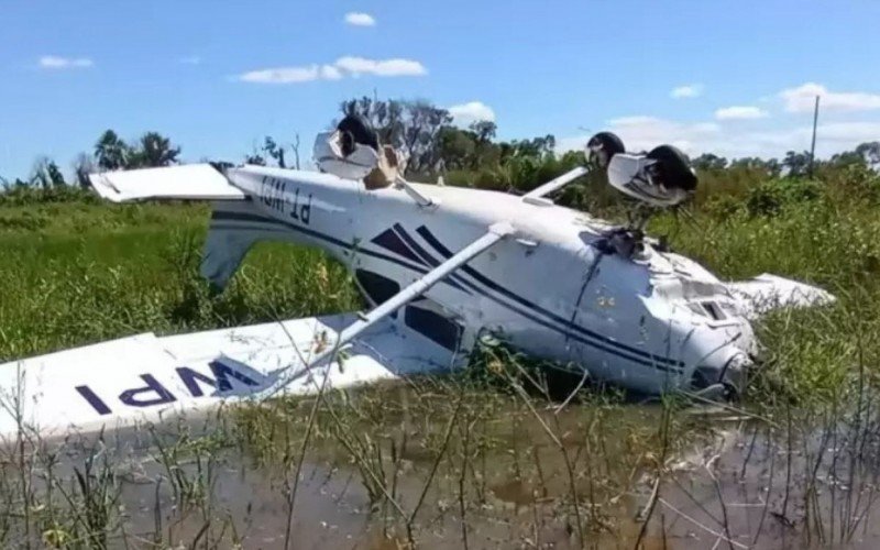 Avião foi encontrado de ponta-cabeça no Pantanal | abc+