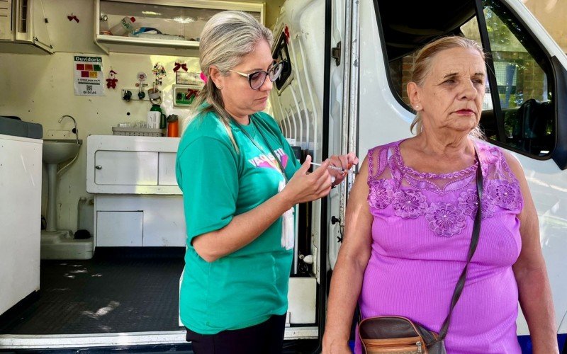 Beatriz Regina Collet, 71, aproveitou para colocar as vacinas em dia durante a ação 