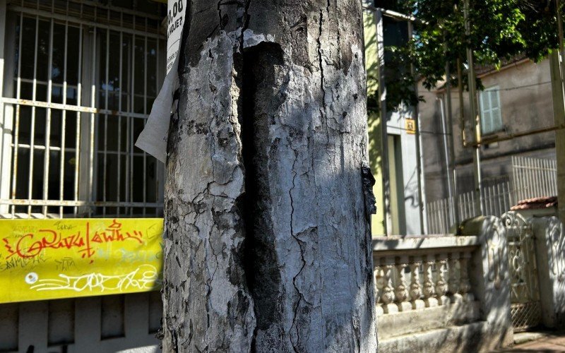 Poste de energia em condição precária na Rua Júlio de Castilhos é motivo de preocupação e fica a duas quadras da sede da RGE em Novo Hamburgo