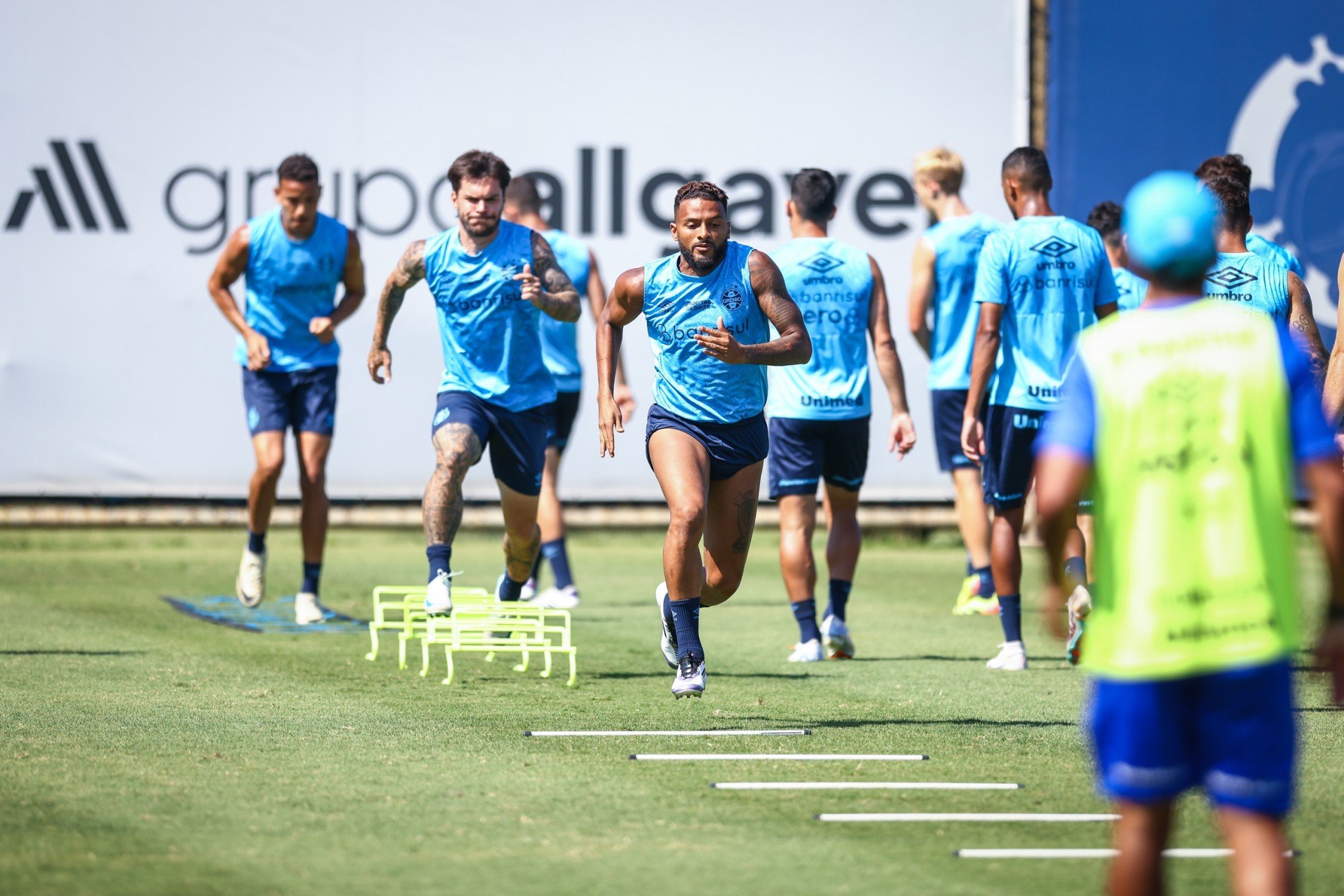 Grêmio confirma o fim de contrato de seis jogadores; veja quem deixa o Tricolor