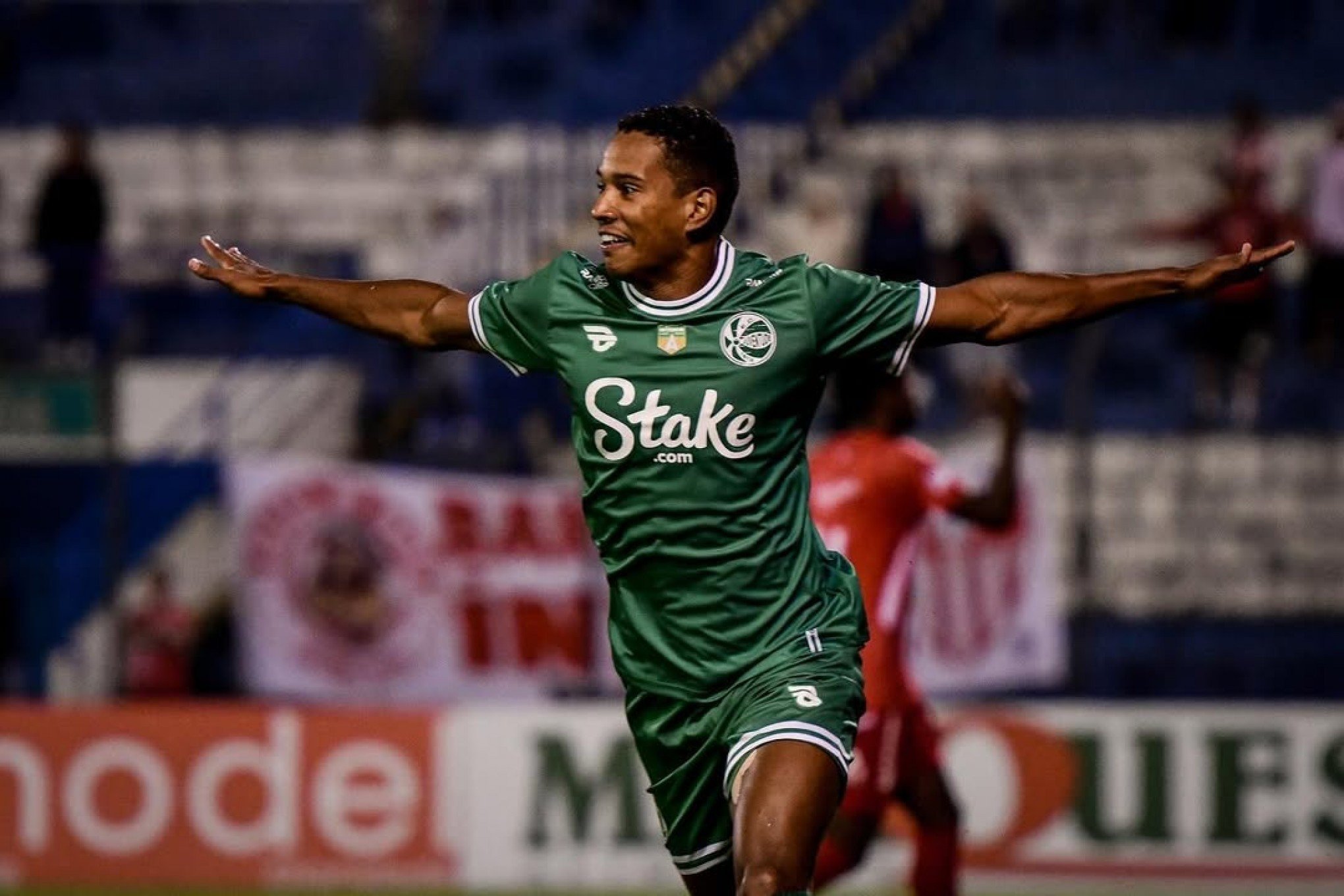 Grêmio acerta com lateral-direito e busca substituto para Reinaldo