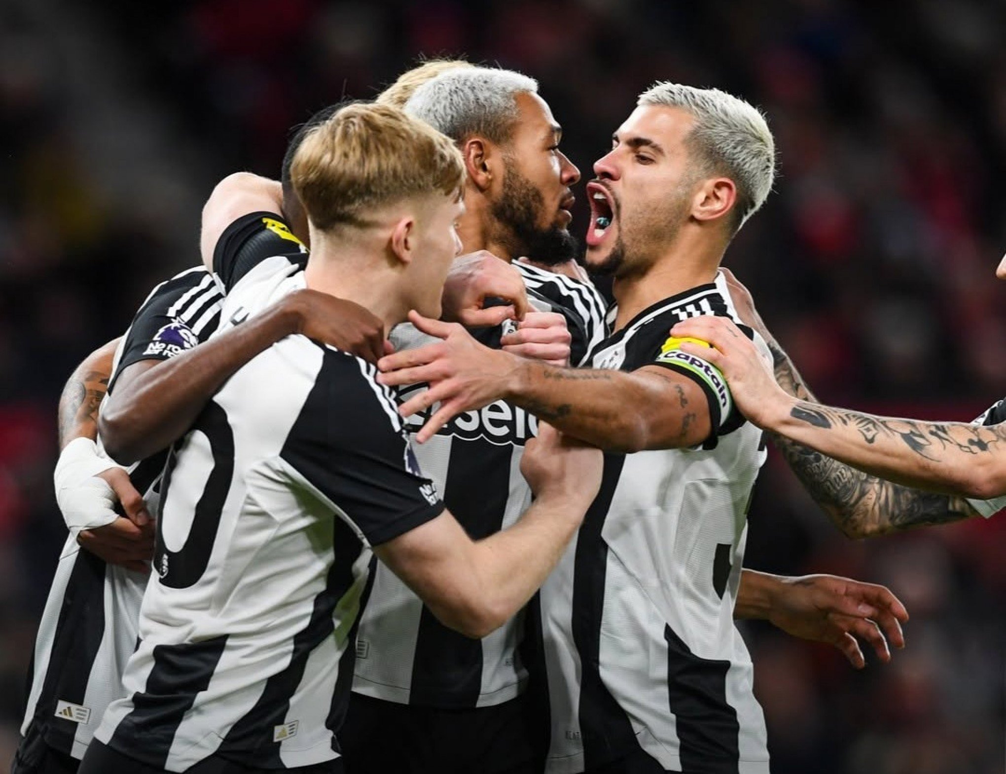 Newcastle vence, assume 5º lugar no Inglês e aumenta a crise do Manchester United