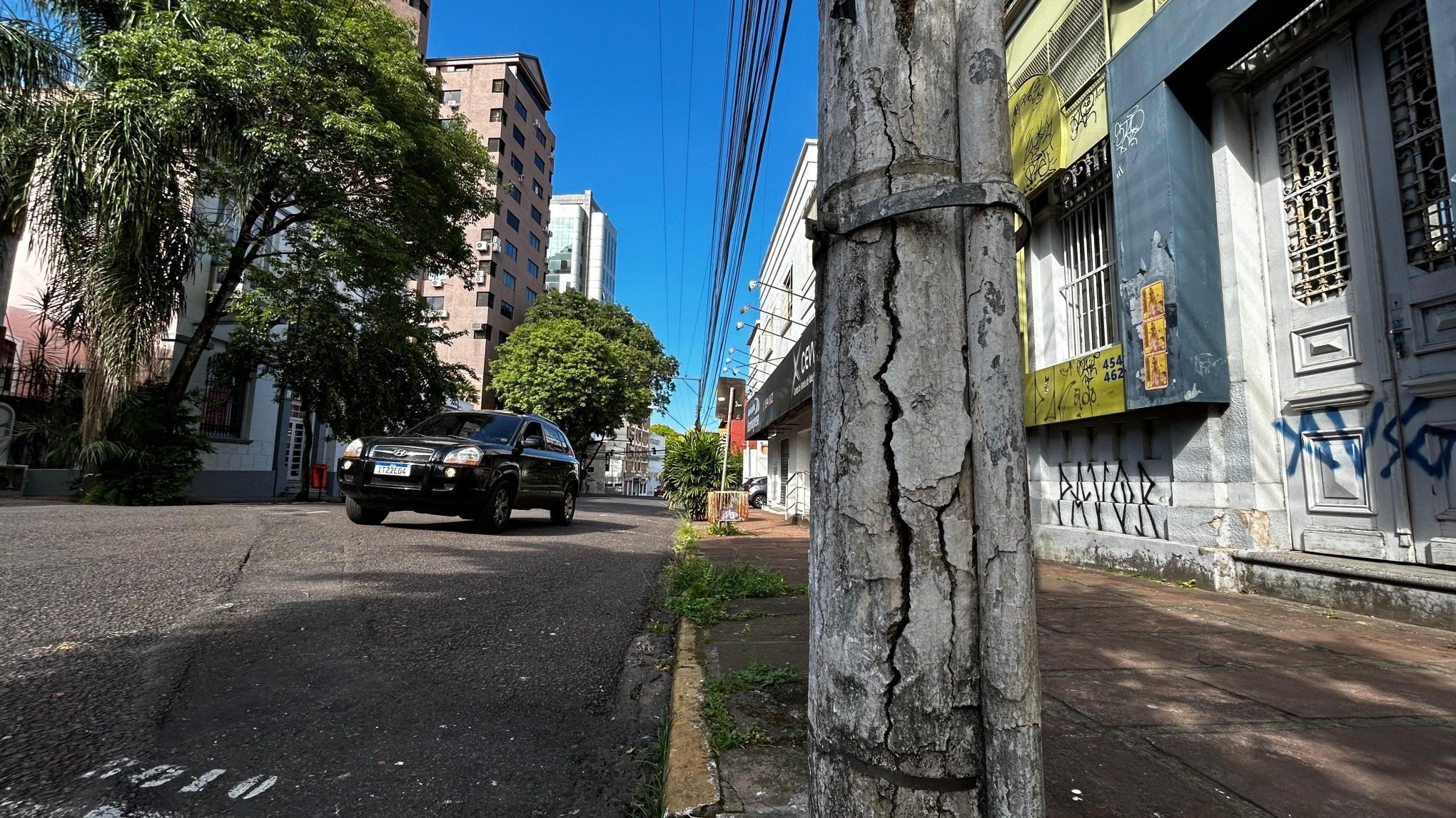 Moradores fazem alerta sobre precariedade de postes de energia em Novo Hamburgo