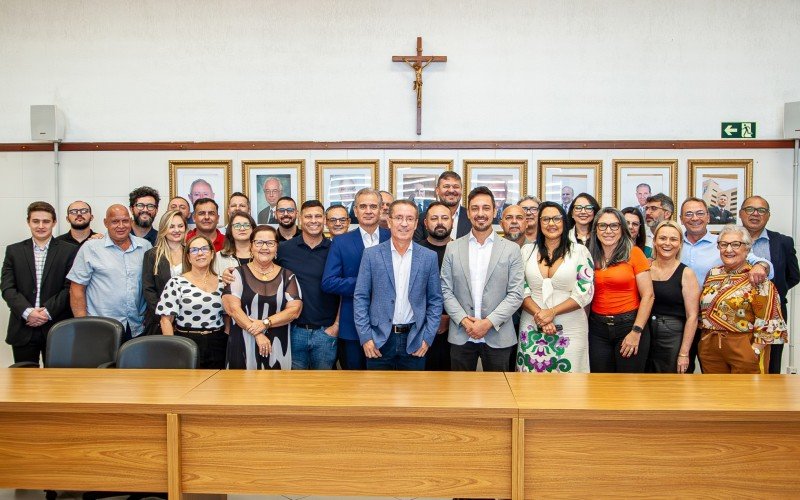 Airton Souza (PL) e Rodrigo Busato (União), junto com o secretariado da nova gestão, assumem a Prefeitura de Canoas nesta quarta-feira (1º)