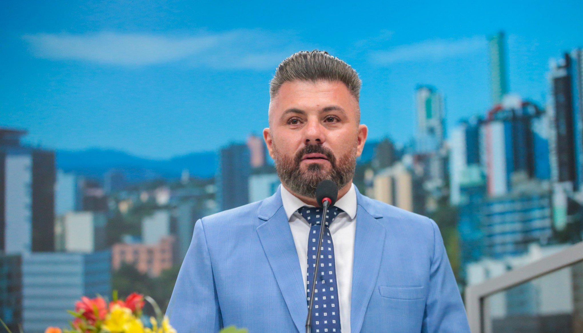 Finck se emociona ao falar da família e promete transformação em Novo Hamburgo: "Acabou o jeitinho"