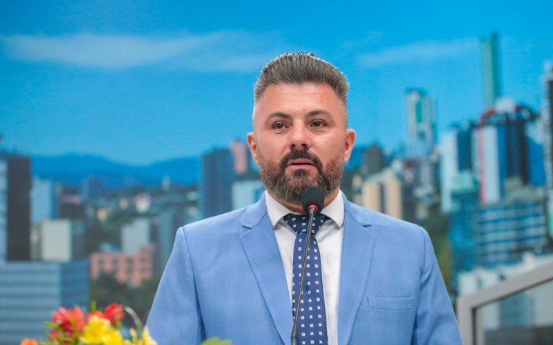 Finck inicia cortes e debate reforma para reduzir custos em Novo Hamburgo | abc+