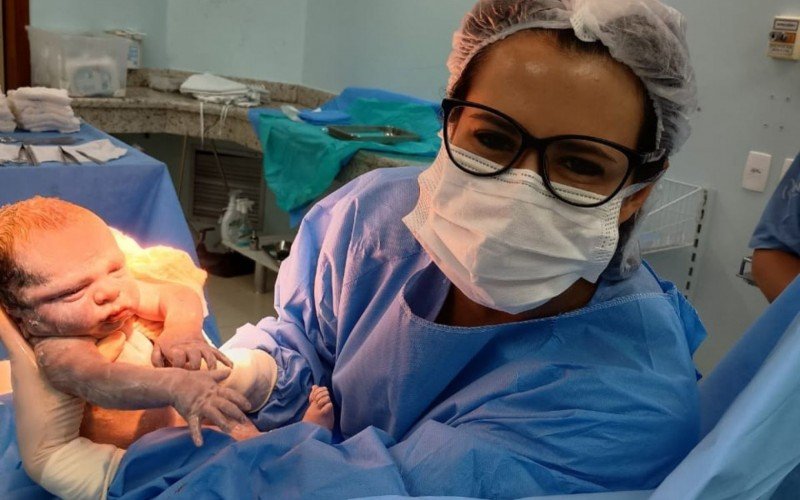 Hospital Regina tem nascimento de primeiro bebê do ano em Novo Hamburgo