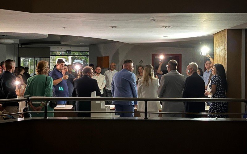 Primeiros atos do novo governo, na quarta-feira, foram com pouca luz no Centro Administrativo | abc+