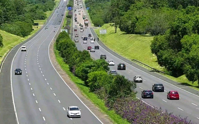 BR-290: Retorno do litoral movimenta free way e estradas do interior do RS no fim do feriadão