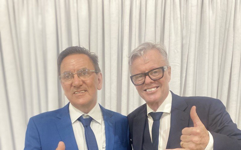 O vice Ardêmio e o prefeito Kiko na solenidade de posse