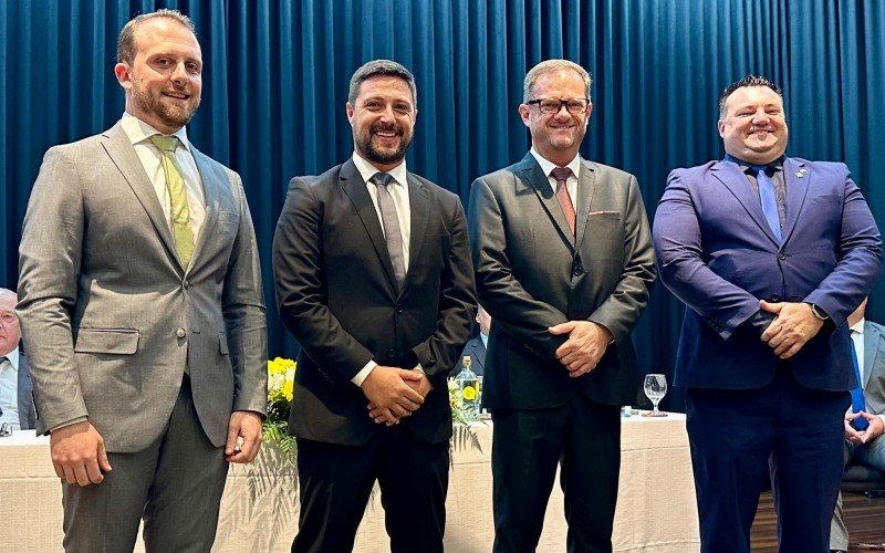 Mesa diretora da Câmara de Vereadores de Gramado em 2025