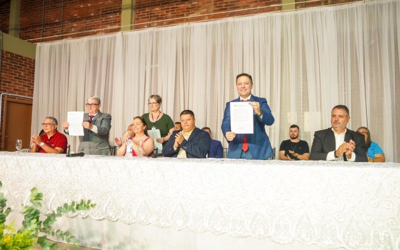 Rodrigo Battistella é empossado em Nova Santa Rita