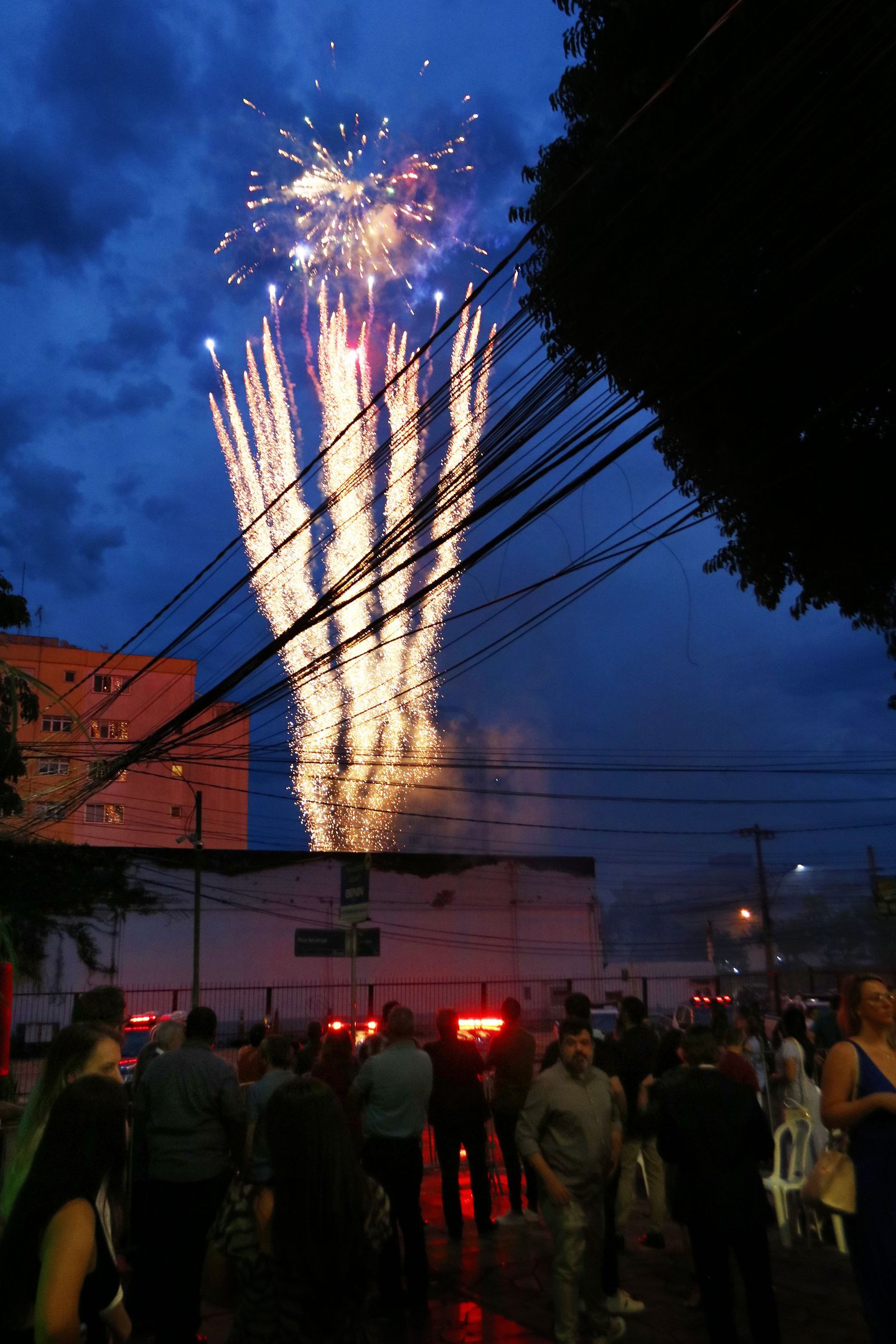 Queima de fogos de artifício ao lado da Prefeitura de Canoas não foi ato da nova gestão