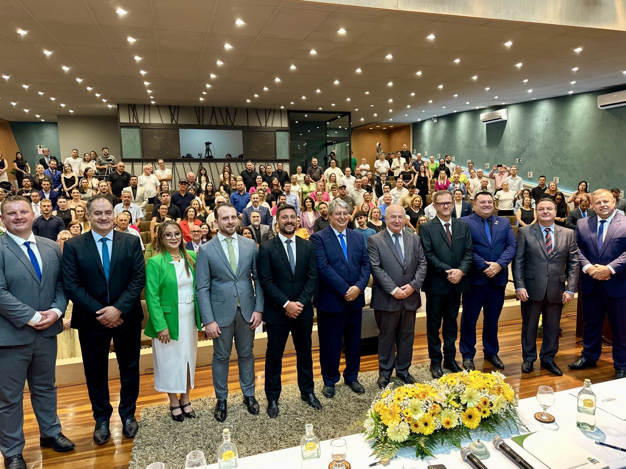Nestor Tissot toma posse como prefeito de Gramado pela quarta vez; Câmara de Vereadores define mesa diretora para 2025