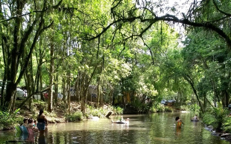 Piscinas de águas naturais também atraem veranistas | abc+