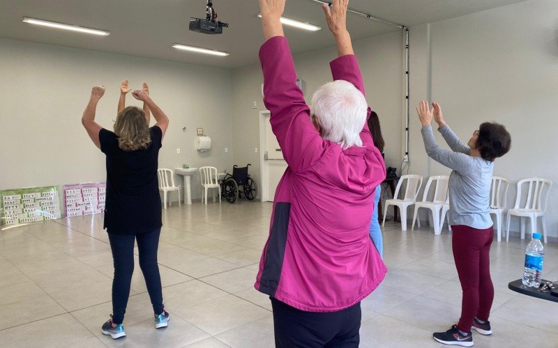 Lian Gong trabalha 18 terapias, em atividade de ginástica terapêutica e preventiva