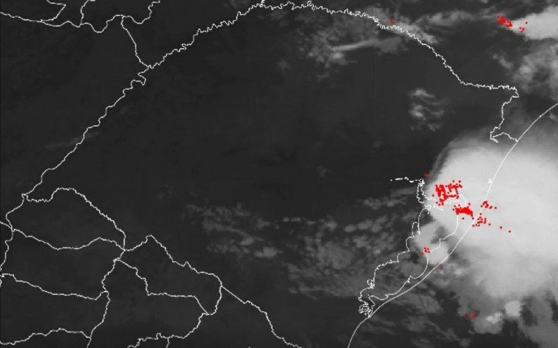 Imagem de satélite mostra trajetória de incidência de raios