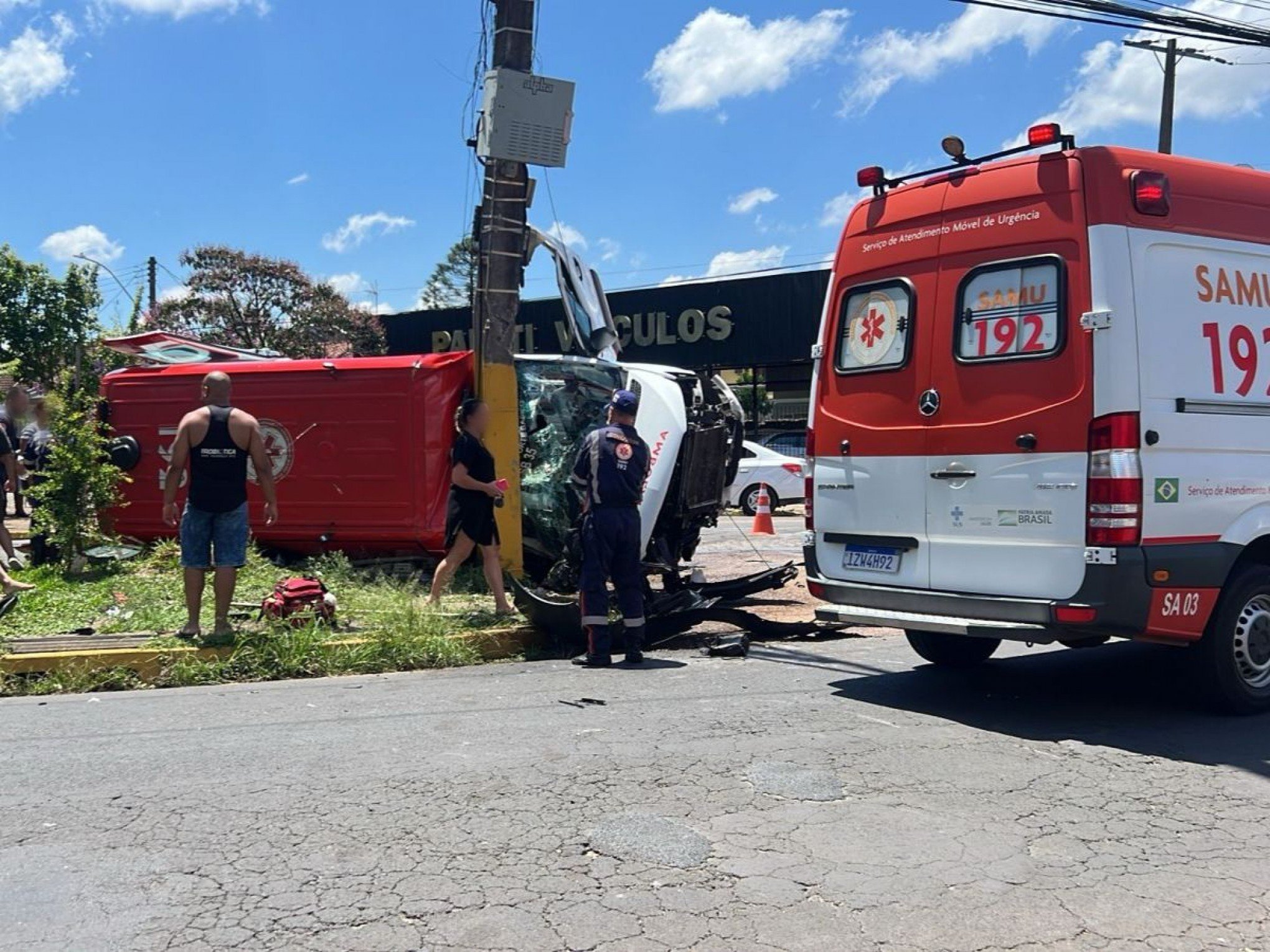 Acidente aconteceu no início da tarde desta sexta-feira