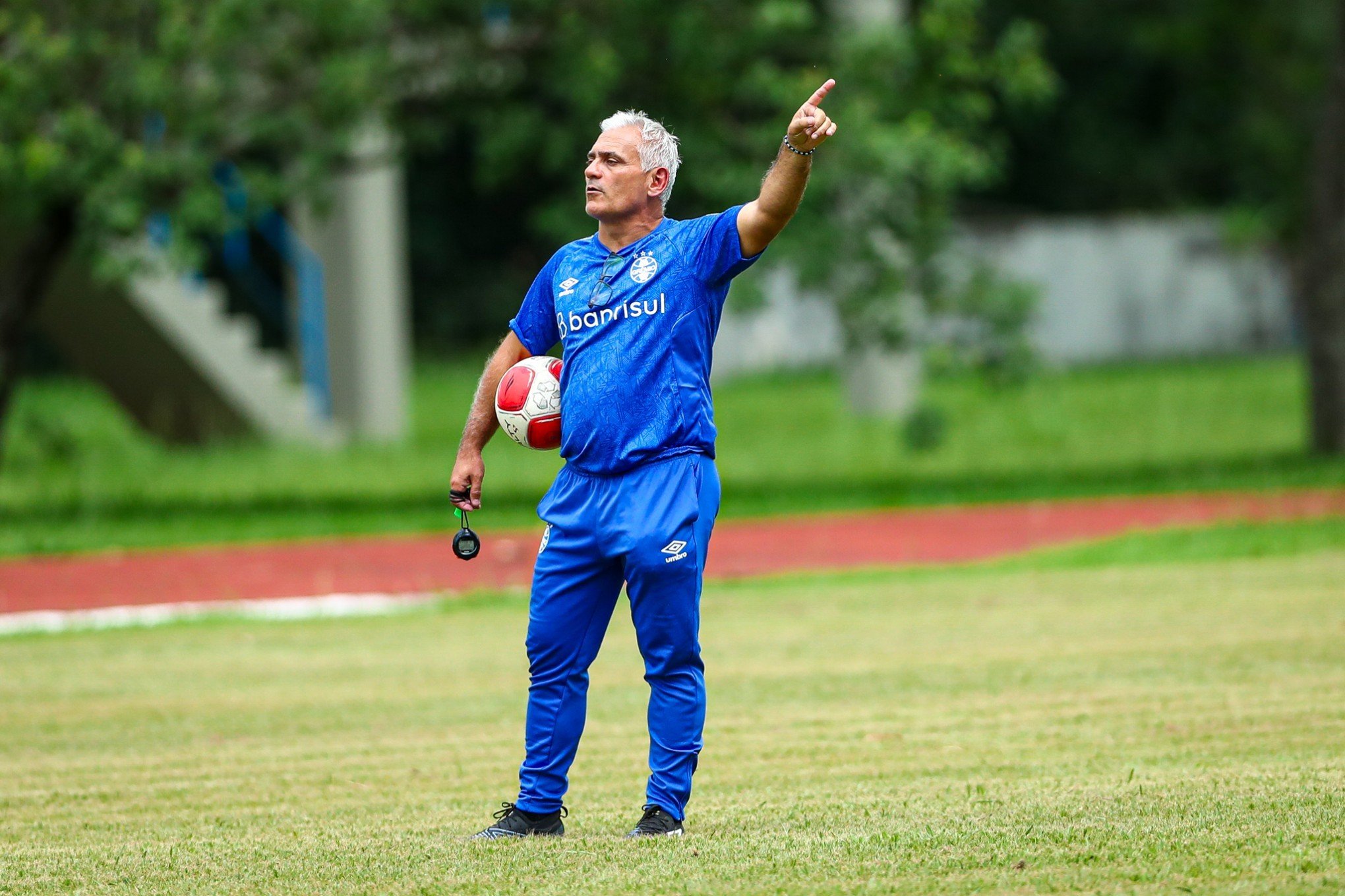 Técnico do sub-20 do Grêmio, Fabiano Daitx revela pedido de Gustavo Quinteros: "Relatório de todos os atletas"