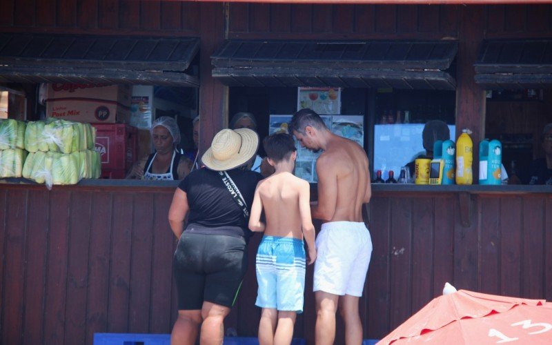 Sábado foi dia de praia lotada em Tramandaí