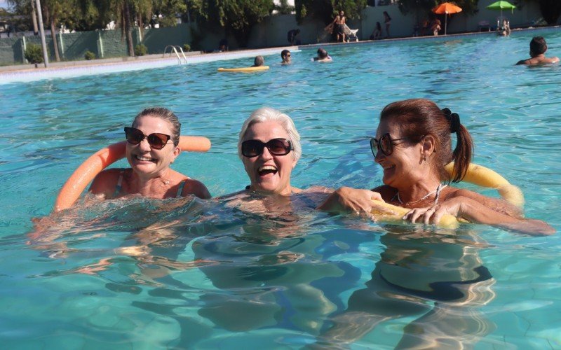 Temporada de piscinas em São Leopoldo - Sociedade Ginástica - Cristiane, Elveni  e Glauce