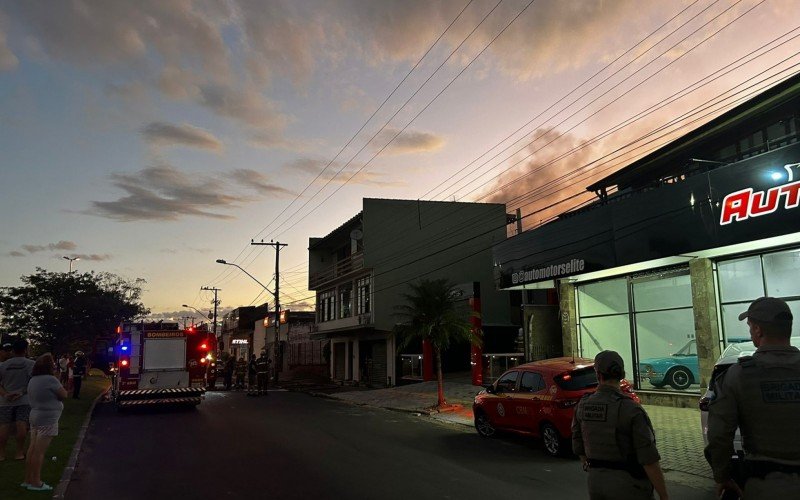 Incêndio no bairro Rincão assusta moradores no início da noite deste domingo | abc+