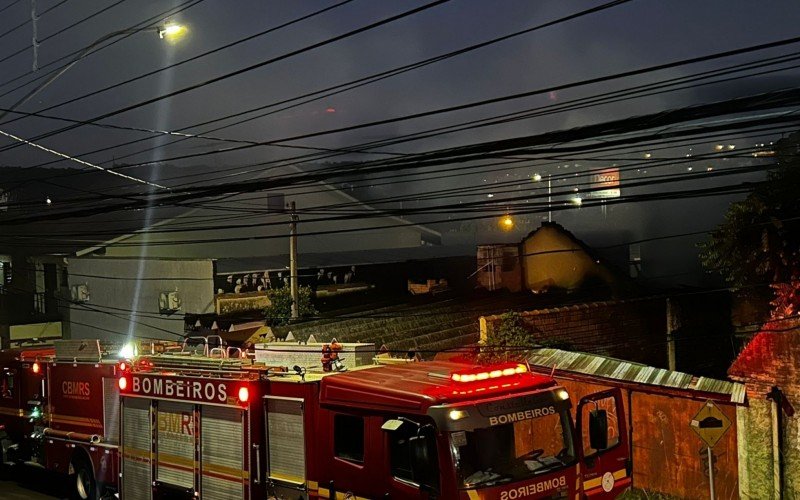 Incêndio no bairro Rincão assusta moradores no início da noite deste domingo | abc+