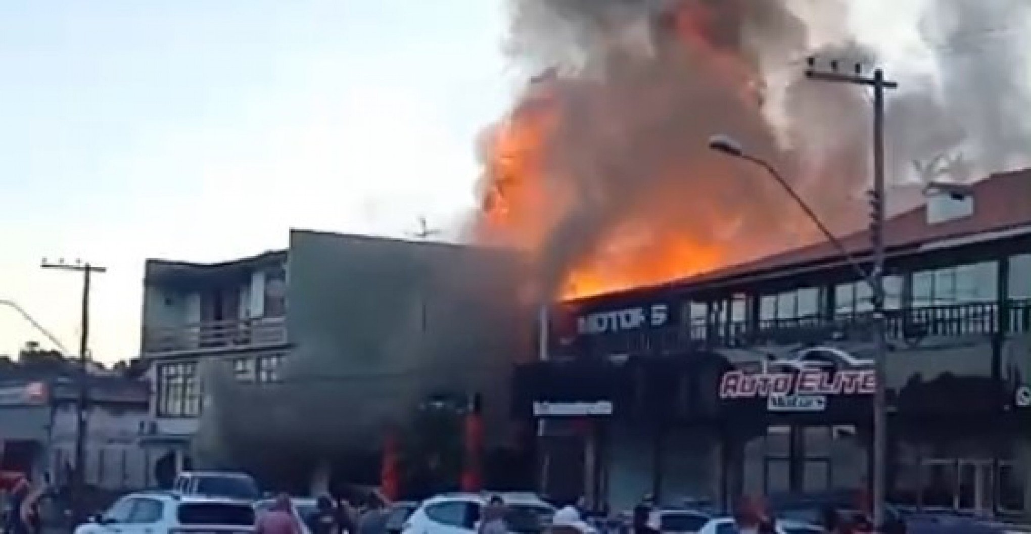 Casa é atingida por incêndio em Novo Hamburgo