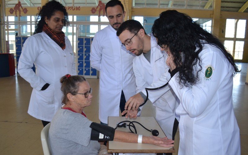 Estudantes de Medicina da Ulbra em Canoas atuaram em hospitais, UPAs e UBSs
