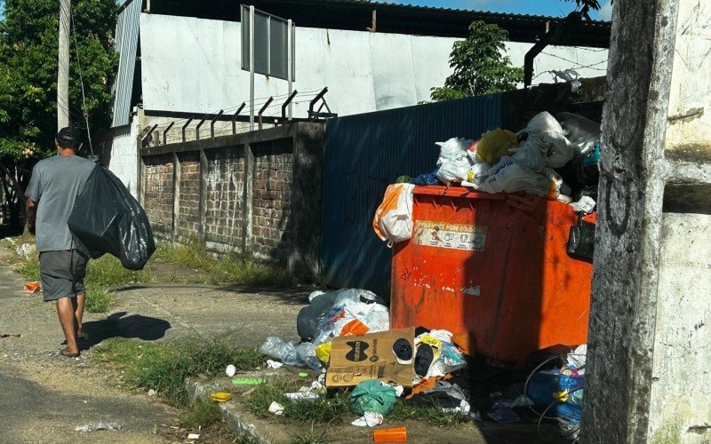 Lixo acumulado em bairro de Novo Hamburgo  | abc+