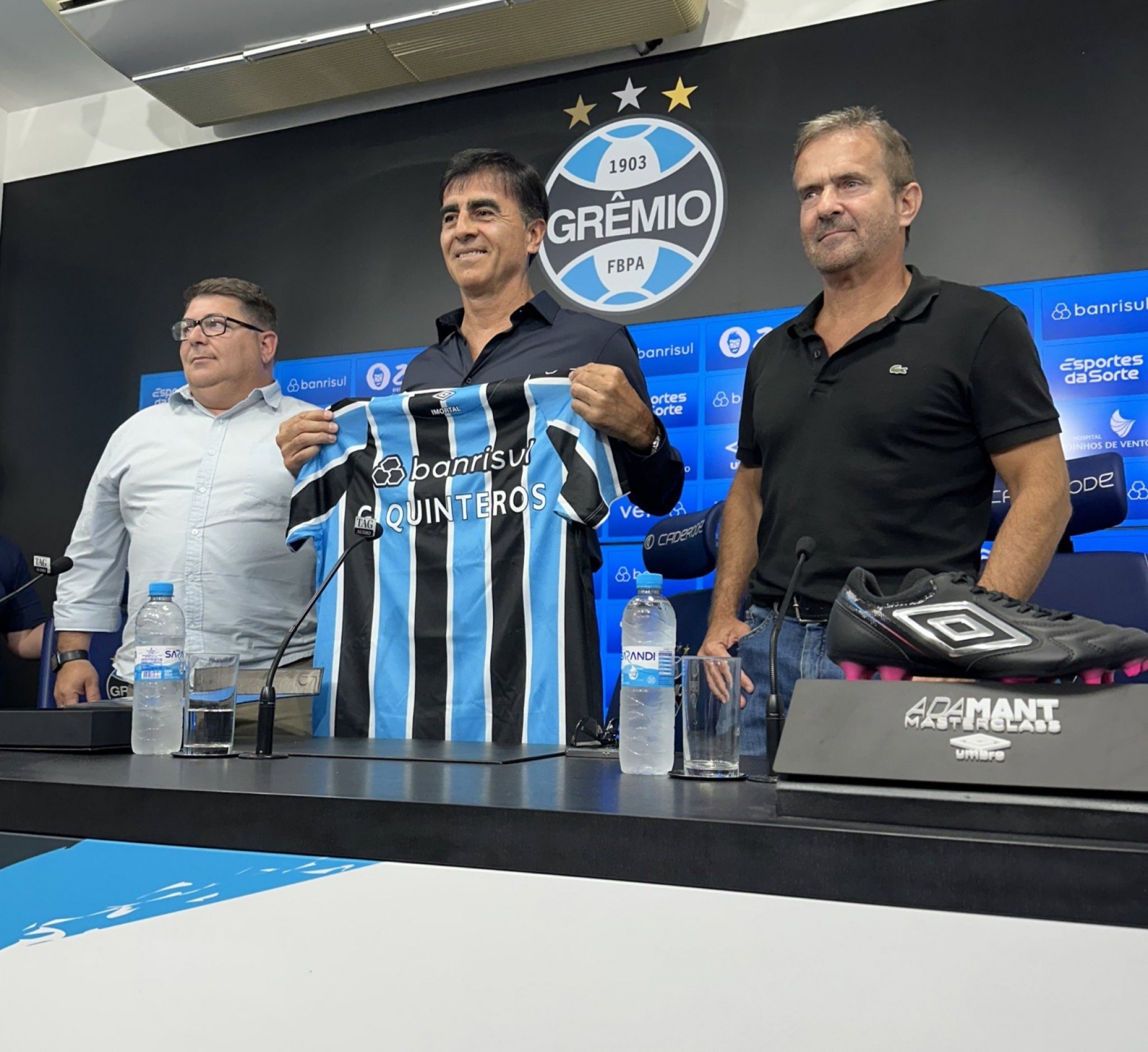 Gustavo Quinteros chega ao Grêmio querendo títulos e cita foco no Gauchão
