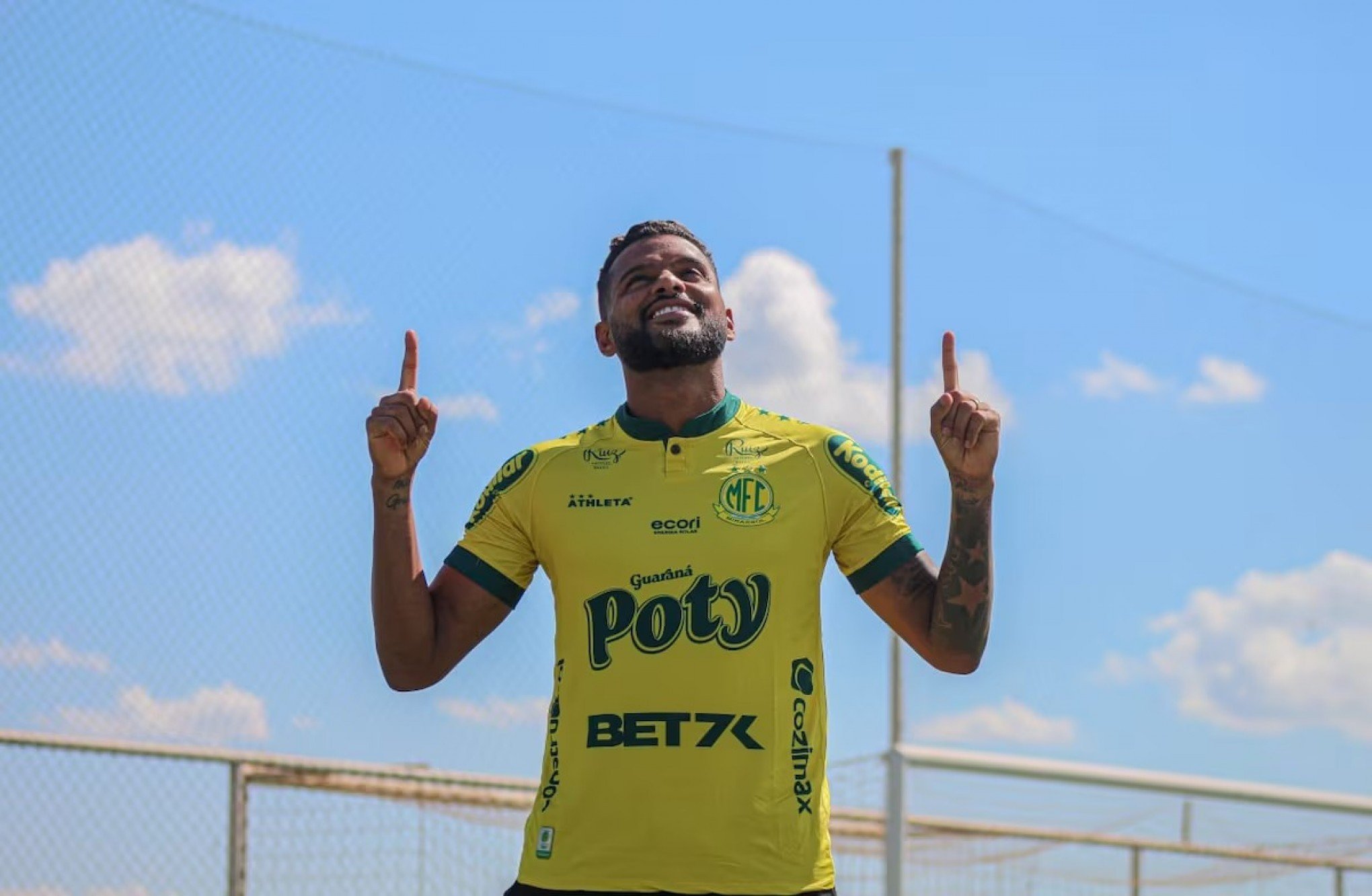 Reinaldo, ex-Grêmio, é apresentado por novato da Série A do Brasileirão