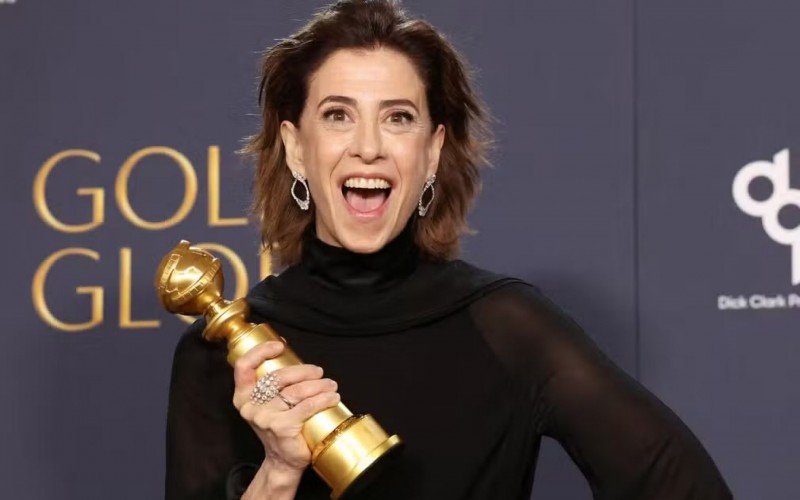 Fernanda Torres após vencer Globo de Ouro como Melhor Atriz em Filme de Drama | abc+