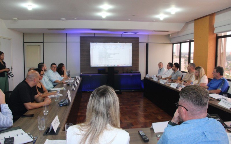 Um dia antes da votação Finck detalhou e discutiu o projeto com os parlamentares | abc+