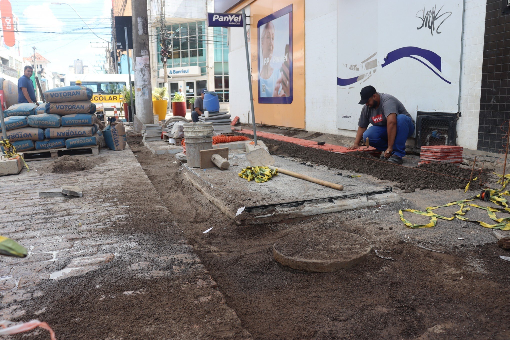 Obras reiniciam e bloqueios de trânsito voltam à Rua Independência