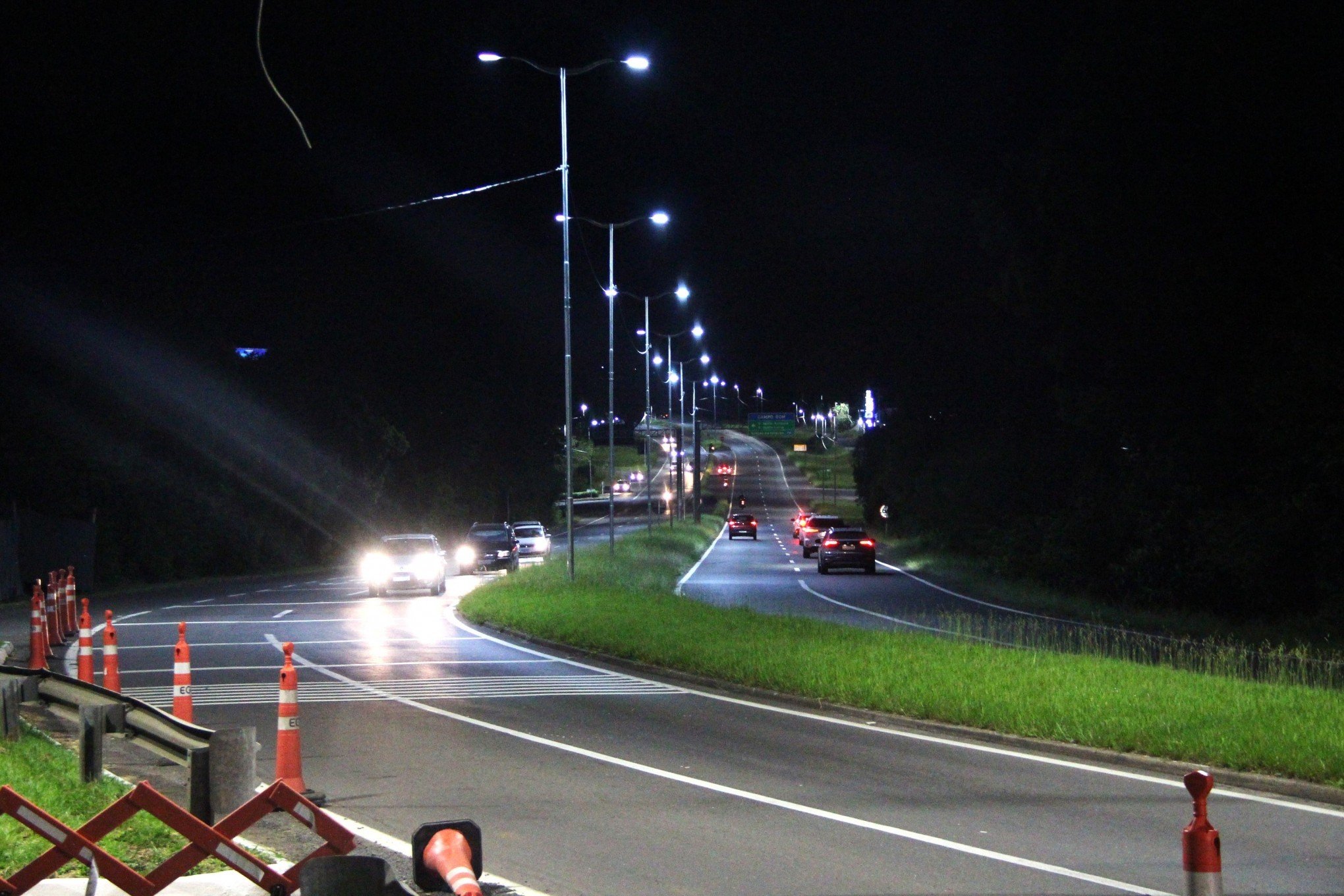 RS-239: Iluminação em LED na rodovia avança e amplia segurança em trecho do Vale do Sinos