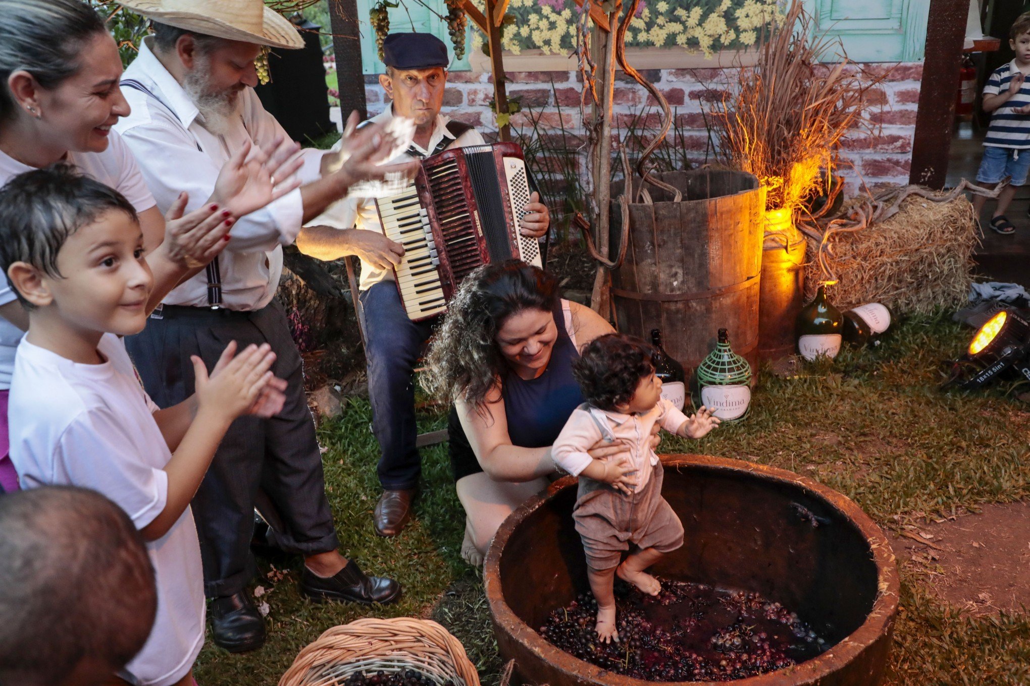 VINDIMA: Evento em Gramado terá reinvenção da tradicional pisa das uvas; saiba mais