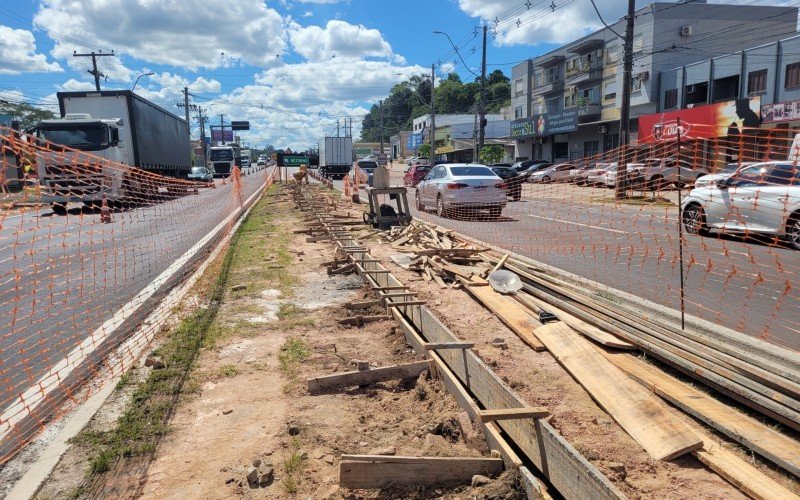 Implantação de tela antiofuscante próximo ao viaduto da Scharlau | abc+