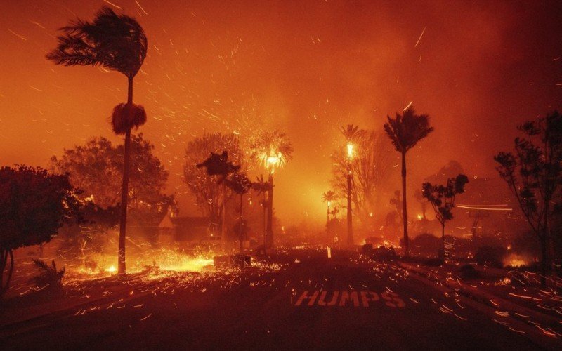 Califórnia é atingida por grande incêndio | abc+