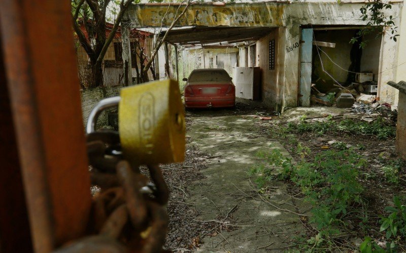 Passados oito meses, abandono marca ruas de cidades da região fortemente afetadas pela enchente histórica  | abc+