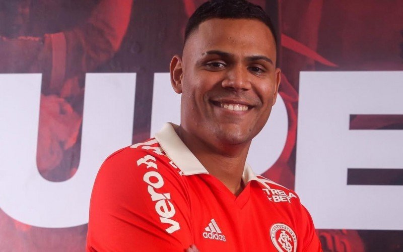 Mikael, atacante que jogou no Inter em 2022 | abc+